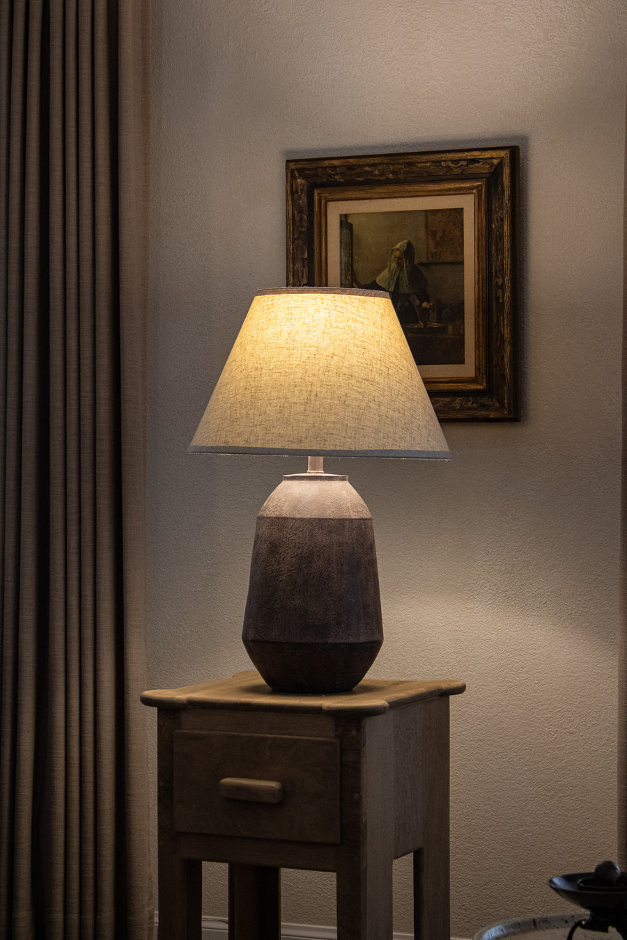 Pottery-Style Table Lamp (Like-New)
