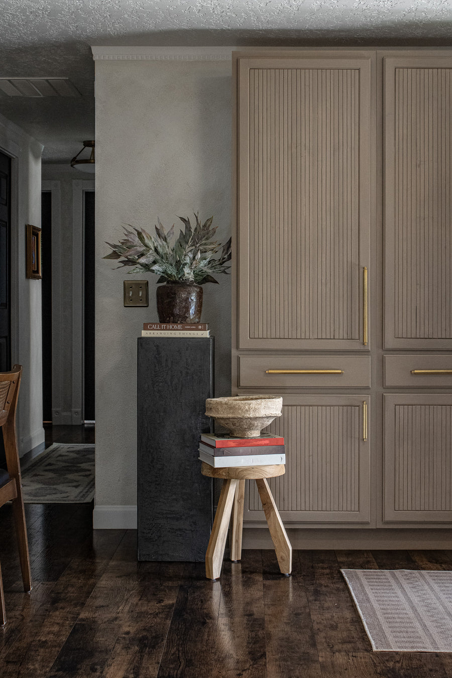 Plaster Stand Plaster Pedestal Stand – Casa Refined Shop